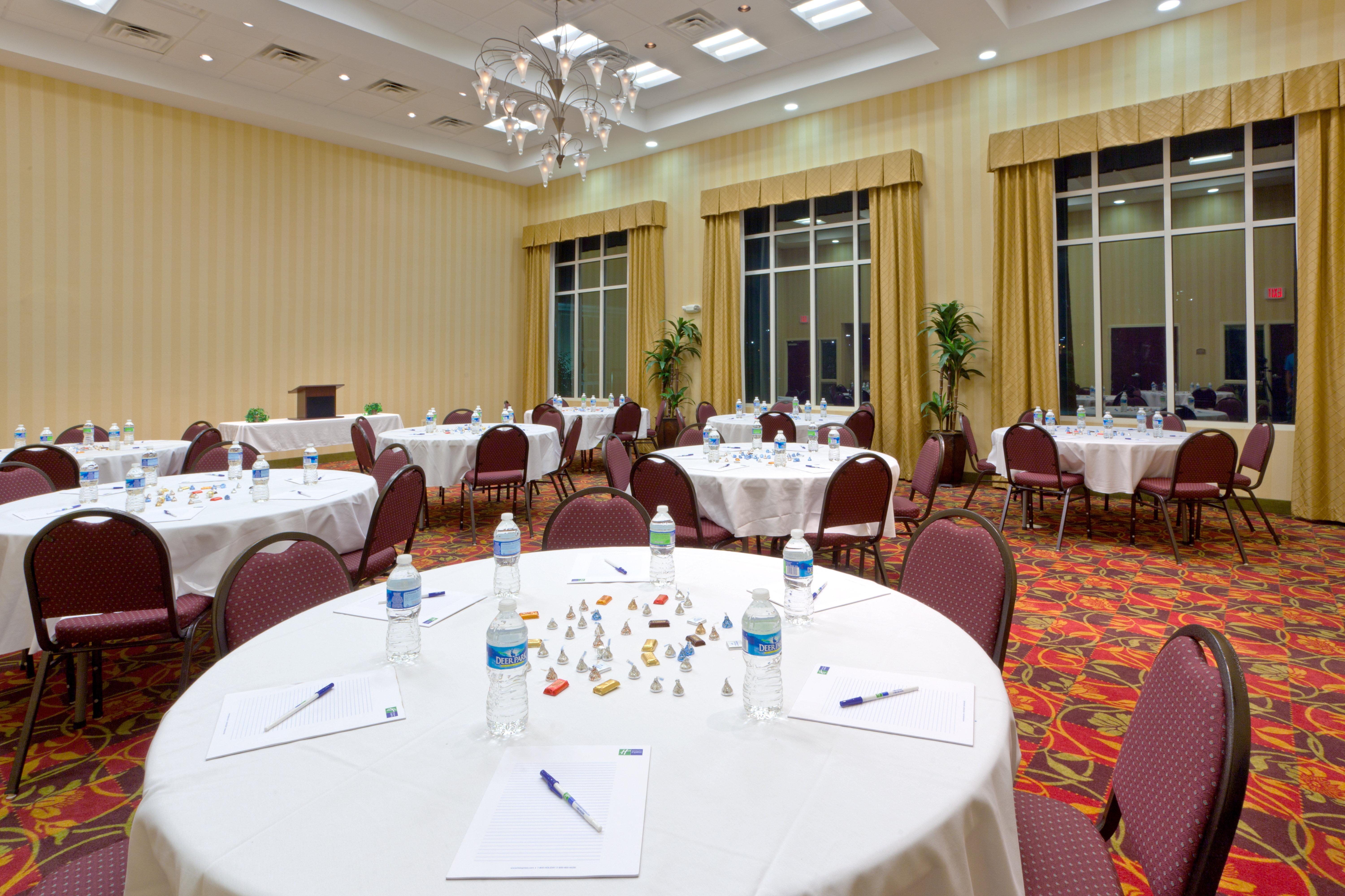 Holiday Inn Express Woodstock-Shenandoah Valley By Ihg Exterior photo