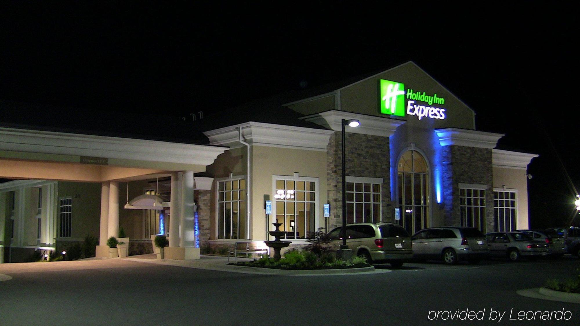 Holiday Inn Express Woodstock-Shenandoah Valley By Ihg Exterior photo