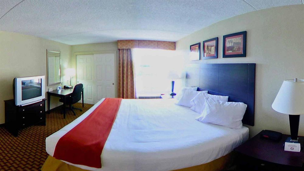 Holiday Inn Express Woodstock-Shenandoah Valley By Ihg Exterior photo